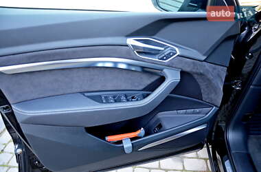 Позашляховик / Кросовер Audi e-tron 2019 в 