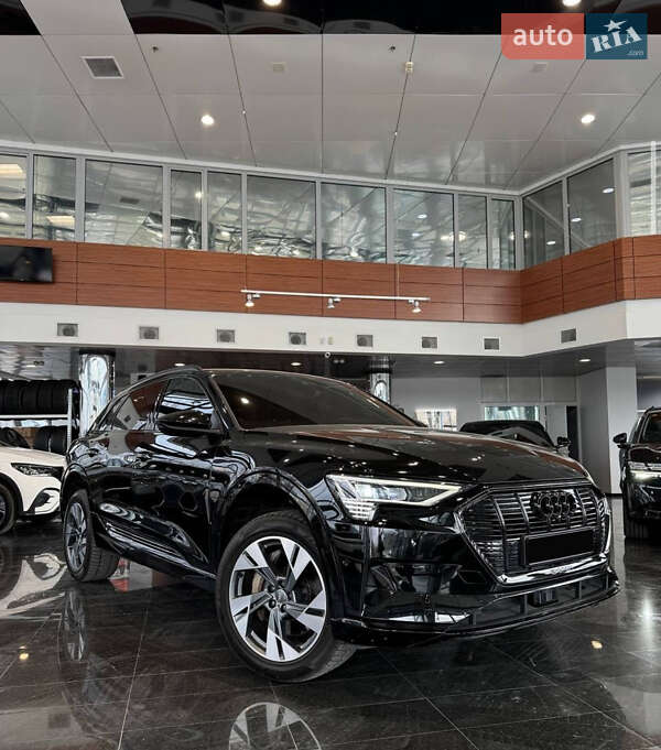 Позашляховик / Кросовер Audi e-tron 2020 в 