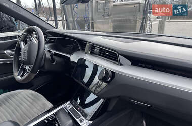 Внедорожник / Кроссовер Audi e-tron 2019 в 