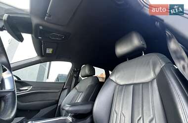 Внедорожник / Кроссовер Audi e-tron 2020 в 