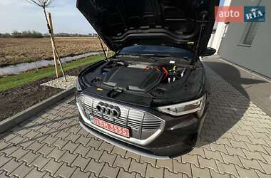 Внедорожник / Кроссовер Audi e-tron 2020 в 