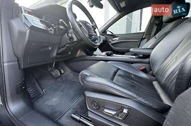Внедорожник / Кроссовер Audi e-tron 2020 в 