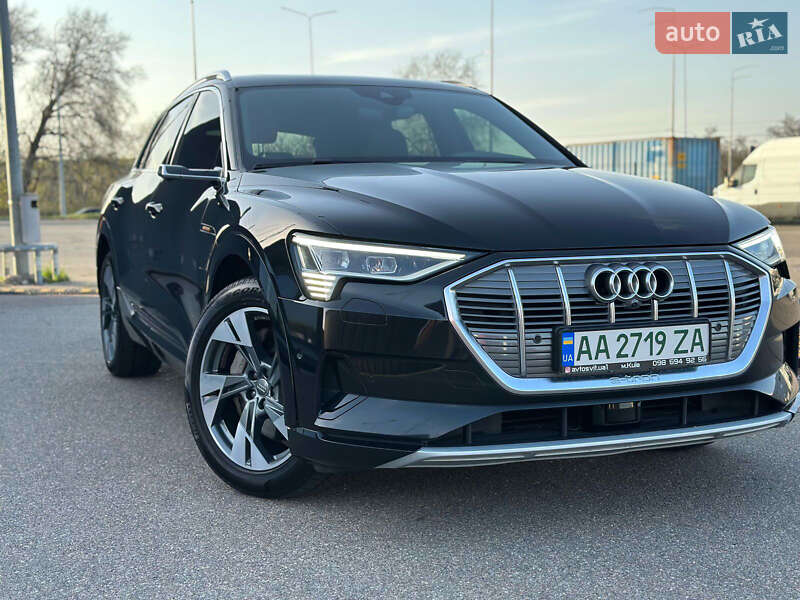 Внедорожник / Кроссовер Audi e-tron 2019 в Киеве