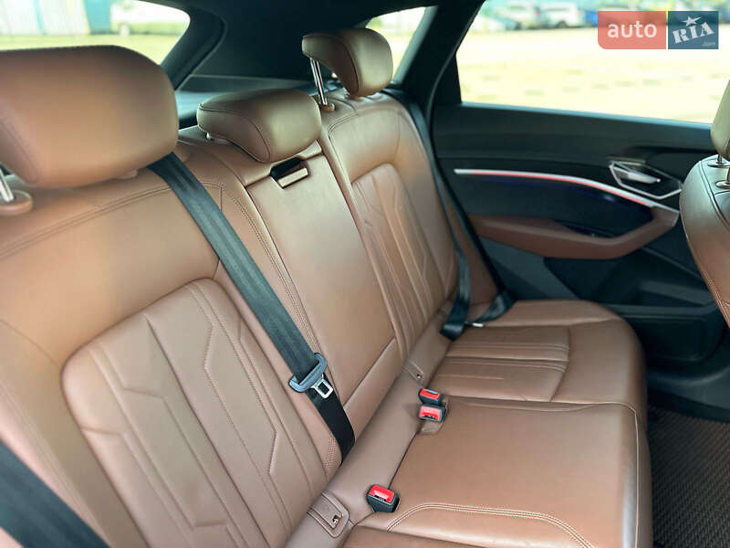 Внедорожник / Кроссовер Audi e-tron 2019 в Киеве