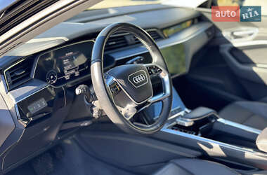 Внедорожник / Кроссовер Audi e-tron 2020 в 