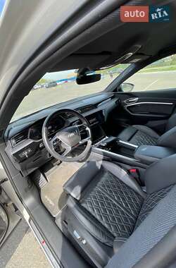 Внедорожник / Кроссовер Audi e-tron 2021 в 