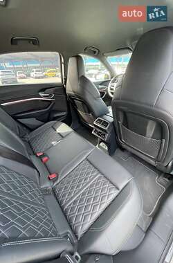 Внедорожник / Кроссовер Audi e-tron 2021 в 