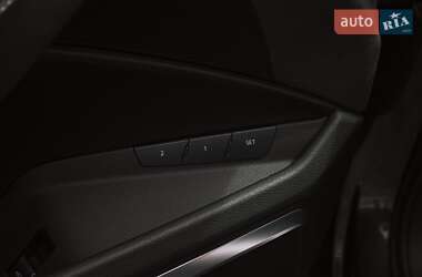 Внедорожник / Кроссовер Audi e-tron 2022 в 