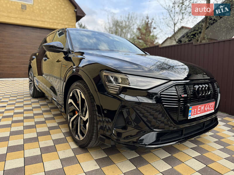 Внедорожник / Кроссовер Audi e-tron 2022 в 