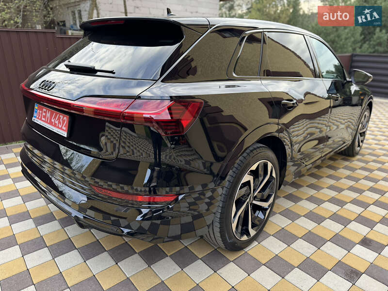 Внедорожник / Кроссовер Audi e-tron 2022 в Золочеве