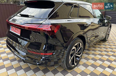 Внедорожник / Кроссовер Audi e-tron 2022 в 