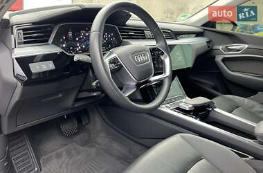 Внедорожник / Кроссовер Audi e-tron 2022 в 