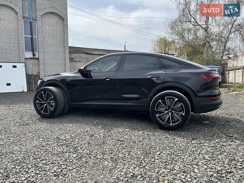 Внедорожник / Кроссовер Audi e-tron 2022 в 