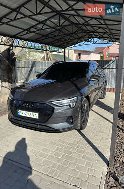 Внедорожник / Кроссовер Audi e-tron 2021 в 
