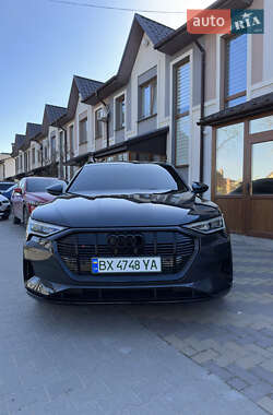 Внедорожник / Кроссовер Audi e-tron 2021 в 