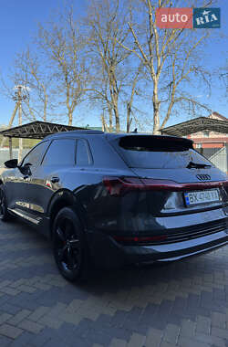 Внедорожник / Кроссовер Audi e-tron 2021 в 