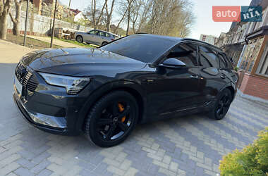 Внедорожник / Кроссовер Audi e-tron 2021 в 
