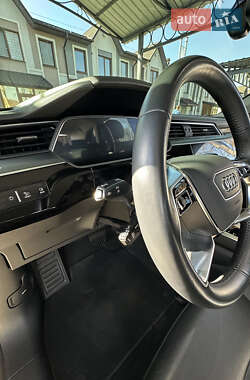 Внедорожник / Кроссовер Audi e-tron 2021 в 