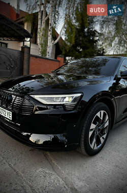 Внедорожник / Кроссовер Audi e-tron 2022 в 