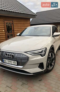 Внедорожник / Кроссовер Audi e-tron 2021 в 
