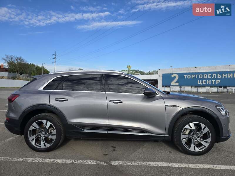 Позашляховик / Кросовер Audi e-tron 2020 в Ужгороді