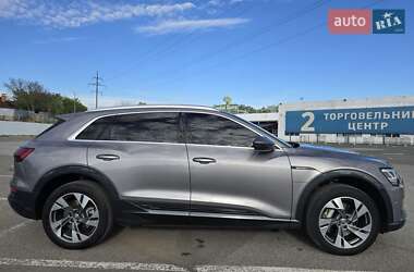 Внедорожник / Кроссовер Audi e-tron 2020 в 