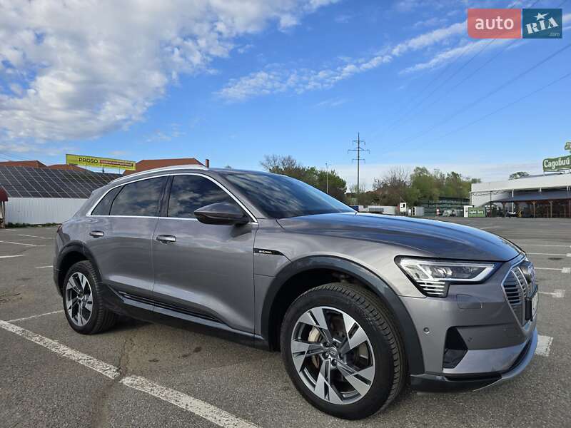 Внедорожник / Кроссовер Audi e-tron 2020 в Ужгороде