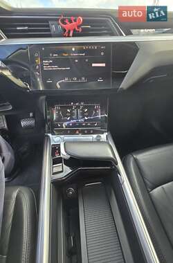 Внедорожник / Кроссовер Audi e-tron 2020 в 
