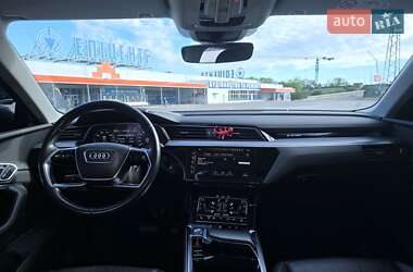 Внедорожник / Кроссовер Audi e-tron 2020 в 