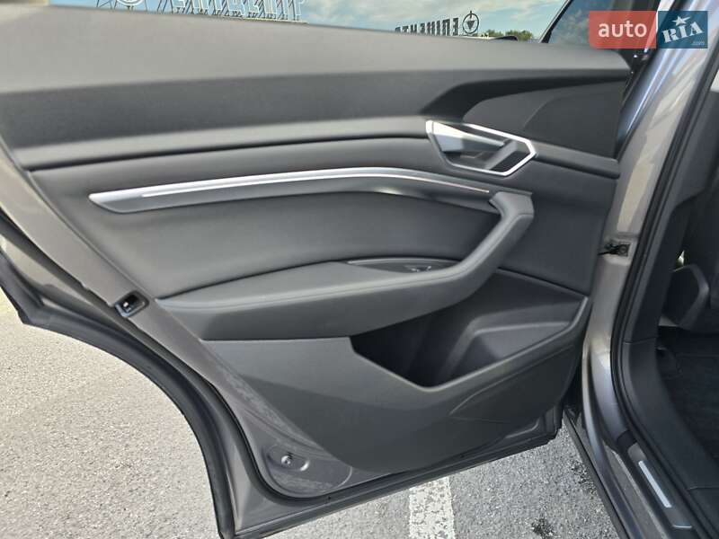 Позашляховик / Кросовер Audi e-tron 2020 в Ужгороді