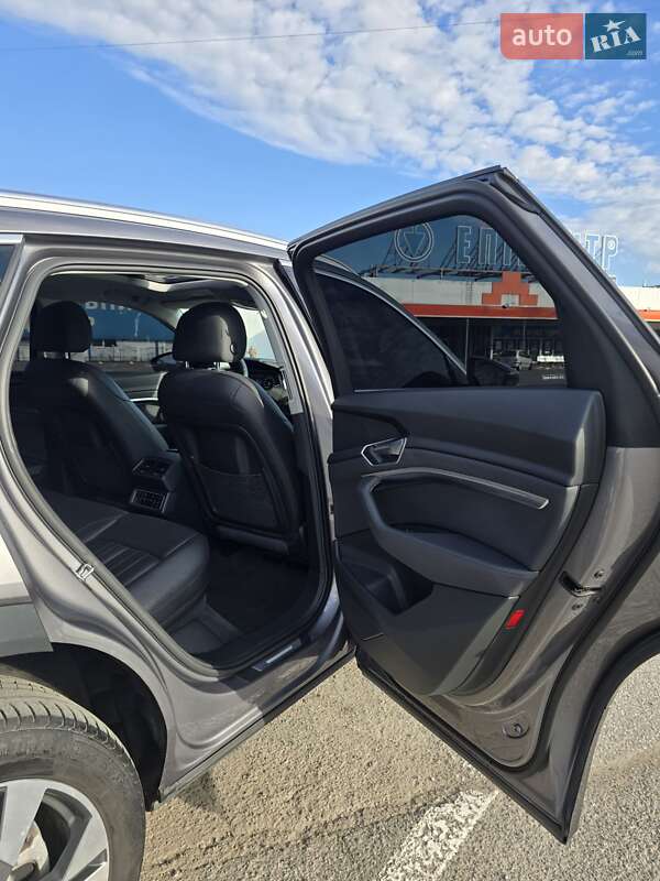 Позашляховик / Кросовер Audi e-tron 2020 в Ужгороді