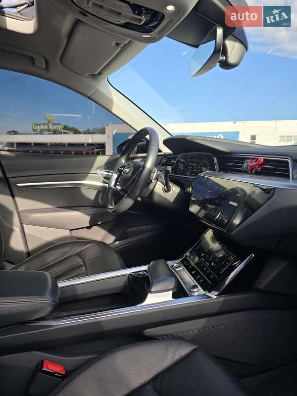Позашляховик / Кросовер Audi e-tron 2020 в Ужгороді