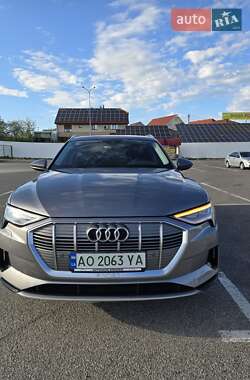 Внедорожник / Кроссовер Audi e-tron 2020 в 