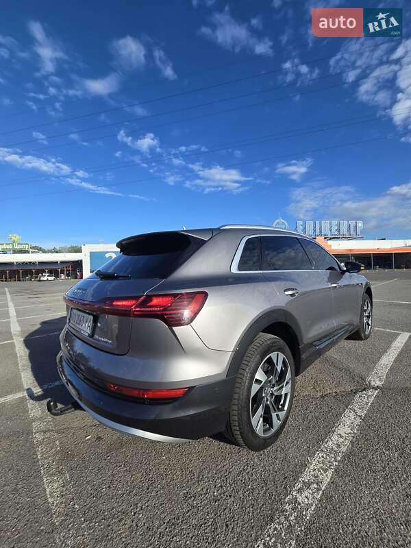 Позашляховик / Кросовер Audi e-tron 2020 в Ужгороді