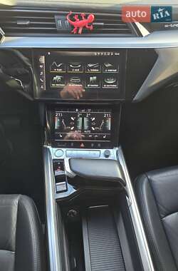 Внедорожник / Кроссовер Audi e-tron 2020 в 