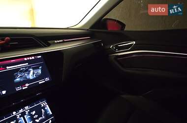Внедорожник / Кроссовер Audi e-tron 2020 в 