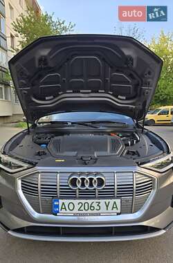 Внедорожник / Кроссовер Audi e-tron 2020 в 