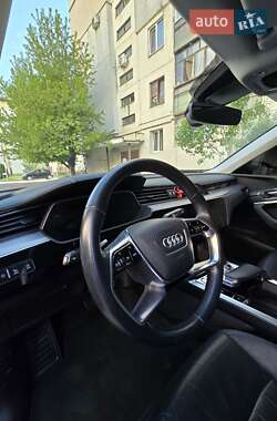 Внедорожник / Кроссовер Audi e-tron 2020 в 