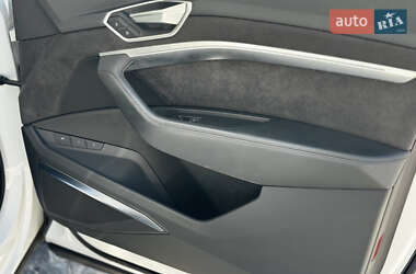 Внедорожник / Кроссовер Audi e-tron 2019 в 