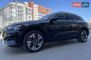 Внедорожник / Кроссовер Audi e-tron 2021 в 