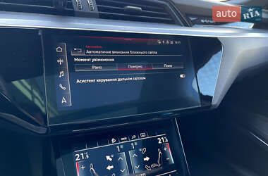 Внедорожник / Кроссовер Audi e-tron 2021 в 