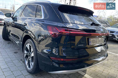 Внедорожник / Кроссовер Audi e-tron 2021 в 