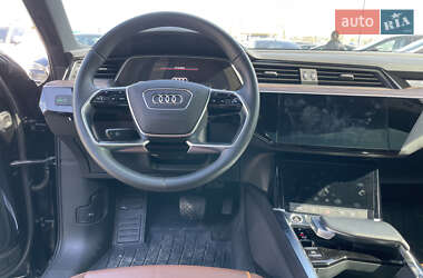 Внедорожник / Кроссовер Audi e-tron 2021 в 