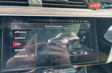 Внедорожник / Кроссовер Audi e-tron 2021 в 