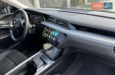 Внедорожник / Кроссовер Audi e-tron 2021 в 