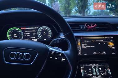 Внедорожник / Кроссовер Audi e-tron 2020 в 