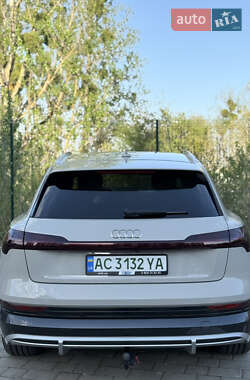 Внедорожник / Кроссовер Audi e-tron 2020 в 