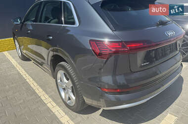 Внедорожник / Кроссовер Audi e-tron 2019 в 