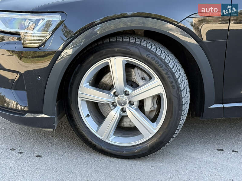 Позашляховик / Кросовер Audi e-tron 2019 в Тернополі