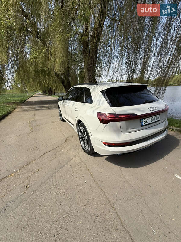Внедорожник / Кроссовер Audi e-tron 2021 в Ровно